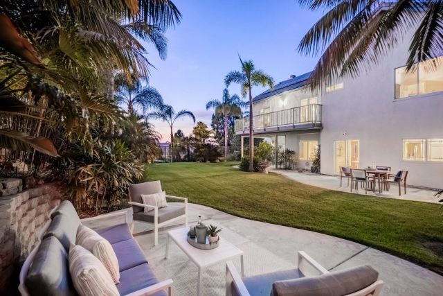 6823 Corintia St, Carlsbad, CA 92009