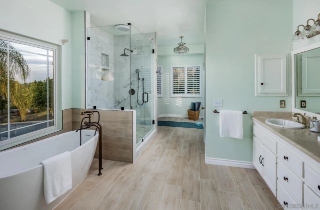 6823 Corintia St, Carlsbad, CA 92009