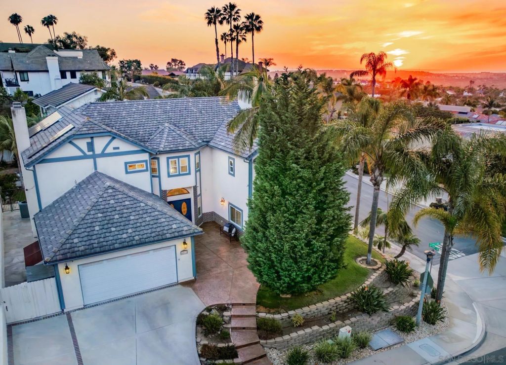 6823 Corintia St, Carlsbad, CA 92009