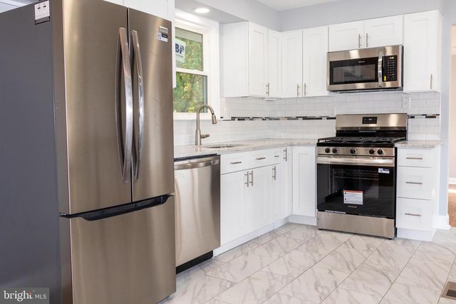 83 HOLT AVE, Hamilton, NJ 08619