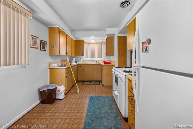 9983 Hemingway, Redford, MI 48239