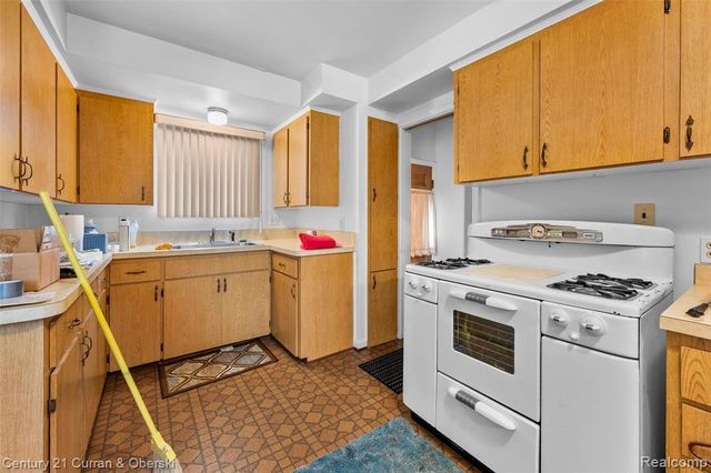 9983 Hemingway, Redford, MI 48239