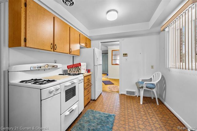 9983 Hemingway, Redford, MI 48239