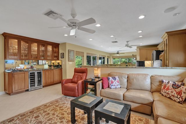 11 Tam O'shanter Lane, Fort Lauderdale, FL 33308