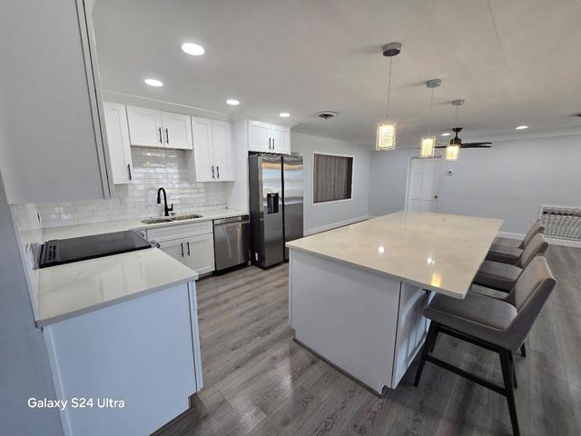 5942 52ND AVENUE N, Kenneth City, FL 33709