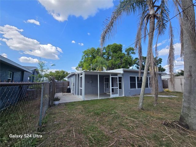 5942 52ND AVENUE N, Kenneth City, FL 33709