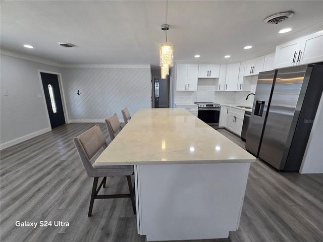 5942 52ND AVENUE N, Kenneth City, FL 33709