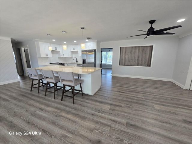 5942 52ND AVENUE N, Kenneth City, FL 33709