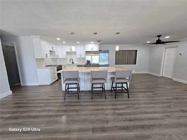 5942 52ND AVENUE N, Kenneth City, FL 33709