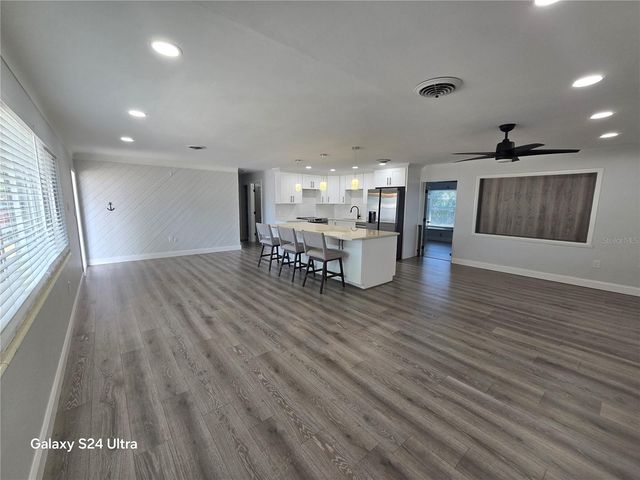 5942 52ND AVENUE N, Kenneth City, FL 33709