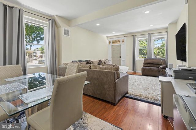 348 E BROAD ST, Burlington, NJ 08016