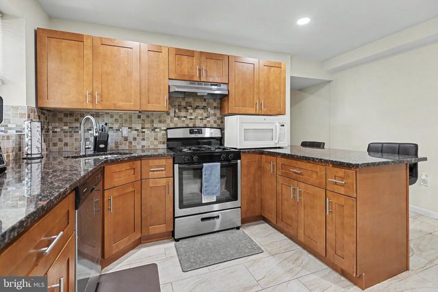 348 E BROAD ST, Burlington, NJ 08016