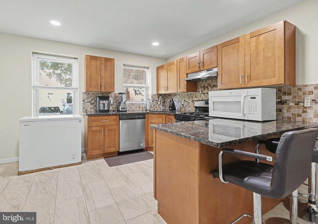 348 E BROAD ST, Burlington, NJ 08016