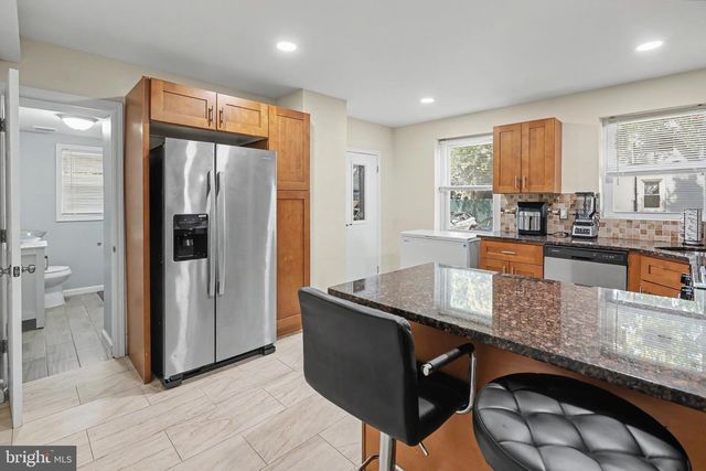 348 E BROAD ST, Burlington, NJ 08016