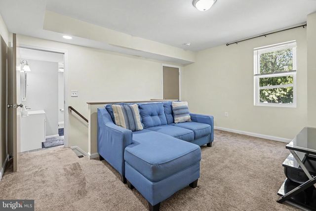 348 E BROAD ST, Burlington, NJ 08016