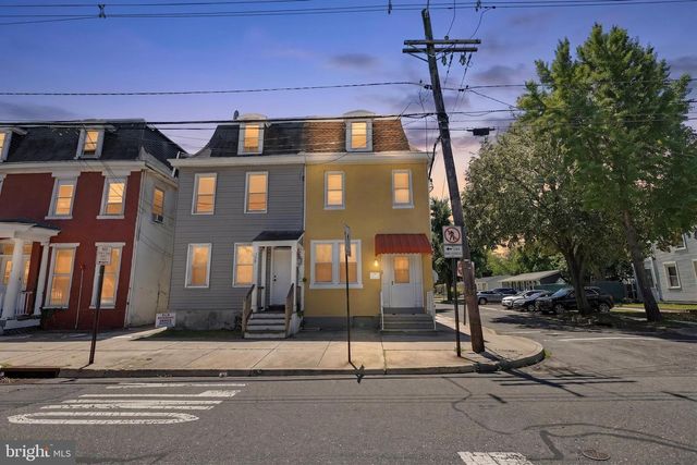 348 E BROAD ST, Burlington, NJ 08016
