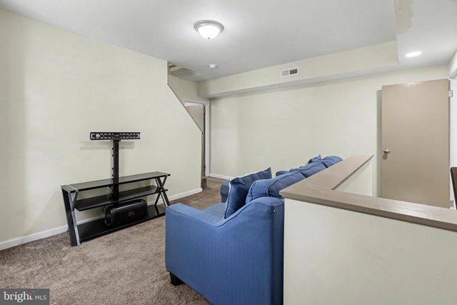 348 E BROAD ST, Burlington, NJ 08016