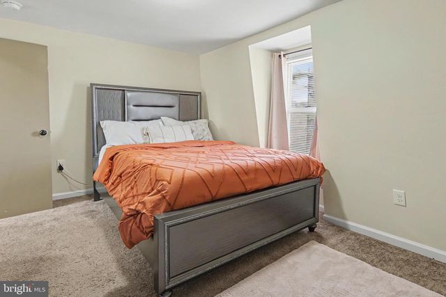 348 E BROAD ST, Burlington, NJ 08016