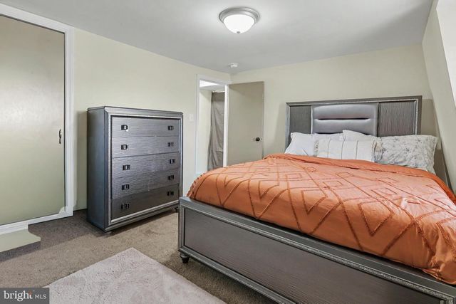 348 E BROAD ST, Burlington, NJ 08016
