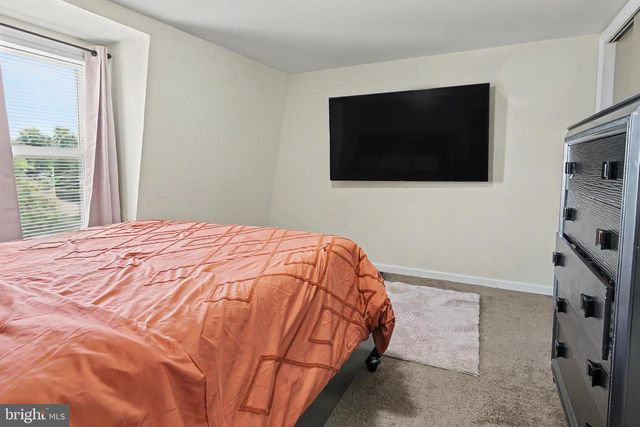 348 E BROAD ST, Burlington, NJ 08016