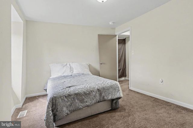 348 E BROAD ST, Burlington, NJ 08016