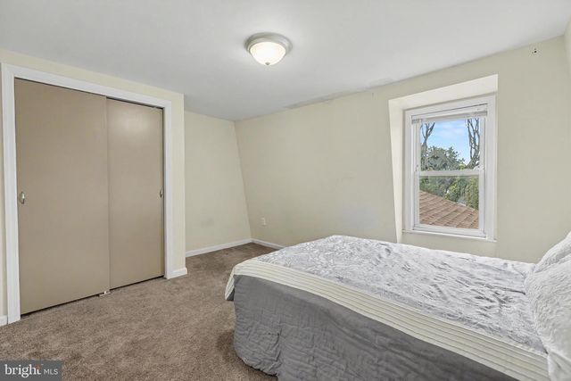 348 E BROAD ST, Burlington, NJ 08016