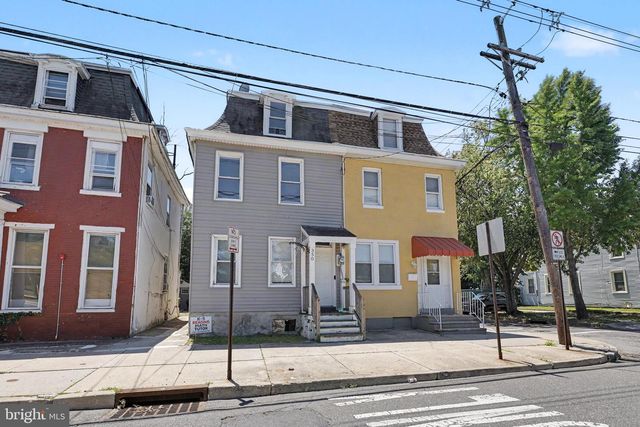 348 E BROAD ST, Burlington, NJ 08016