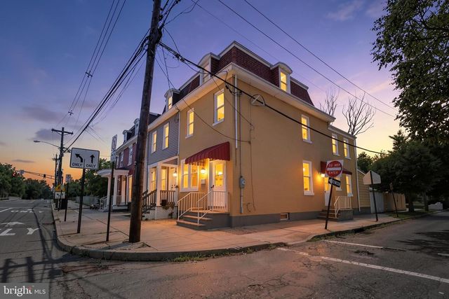 348 E BROAD ST, Burlington, NJ 08016