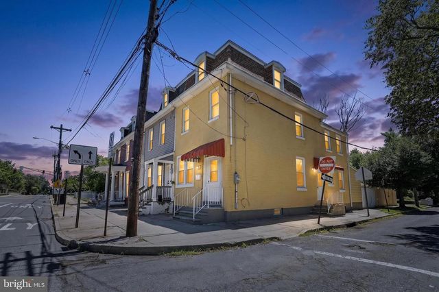 348 E BROAD ST, Burlington, NJ 08016