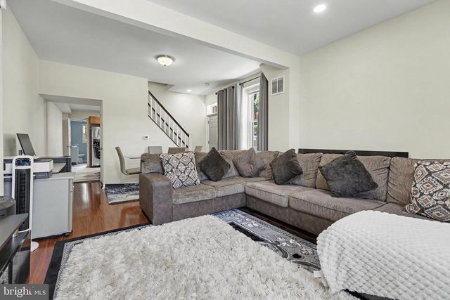 348 E BROAD ST, Burlington, NJ 08016