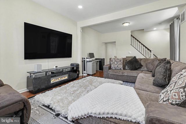348 E BROAD ST, Burlington, NJ 08016