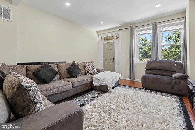 348 E BROAD ST, Burlington, NJ 08016