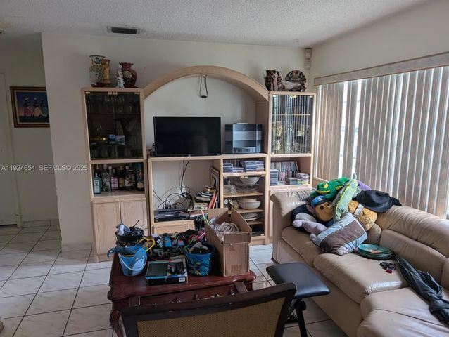 7231 Ramona St, Miramar, FL 33023