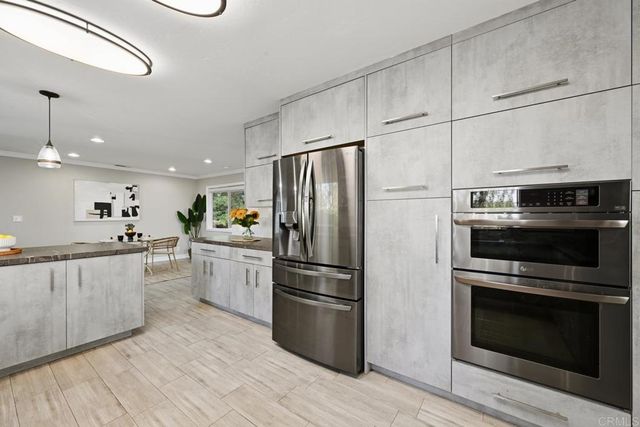 1118 Orangewood Drive, Escondido, CA 92025