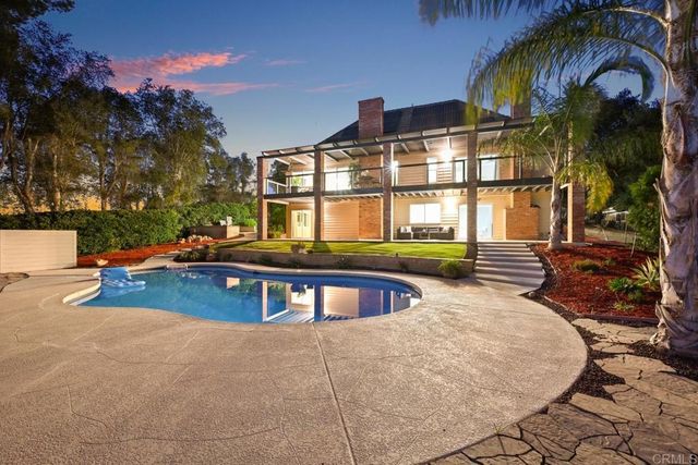 1118 Orangewood Drive, Escondido, CA 92025
