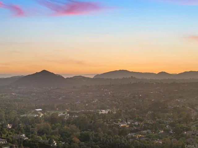 1118 Orangewood Drive, Escondido, CA 92025