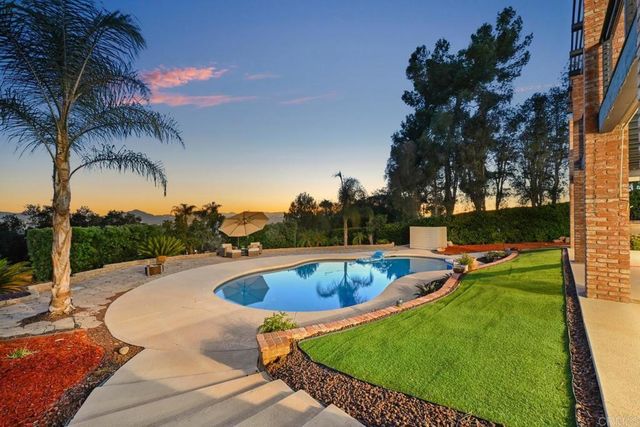 1118 Orangewood Drive, Escondido, CA 92025