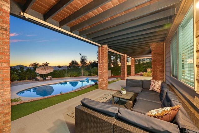 1118 Orangewood Drive, Escondido, CA 92025