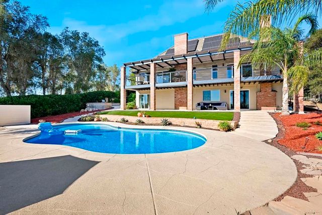 1118 Orangewood Drive, Escondido, CA 92025