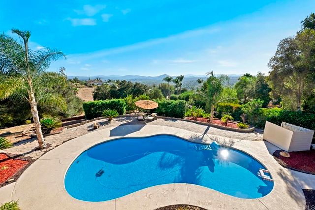 1118 Orangewood Drive, Escondido, CA 92025