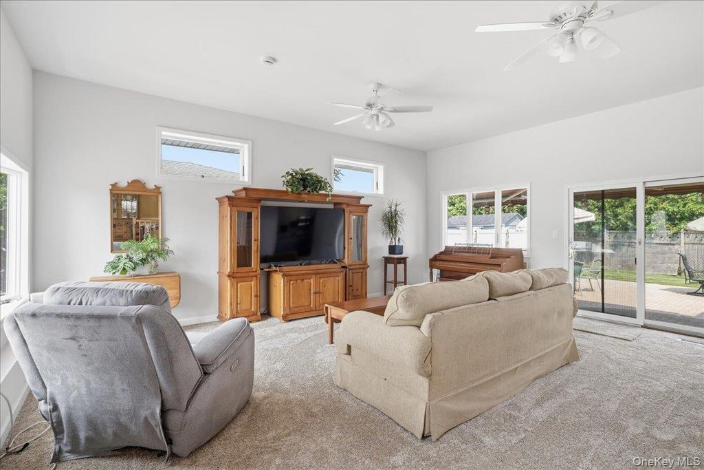 2 6th Avenue, Farmingdale, NY 11735 — photo 4