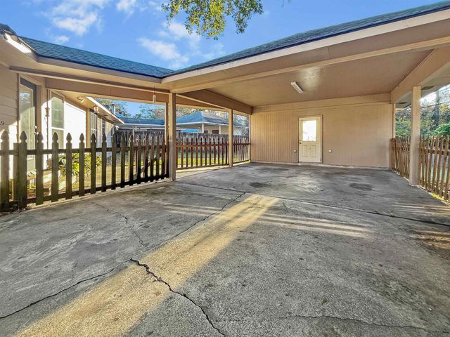 3822 Country View Dr, Baton Rouge, LA 70816
