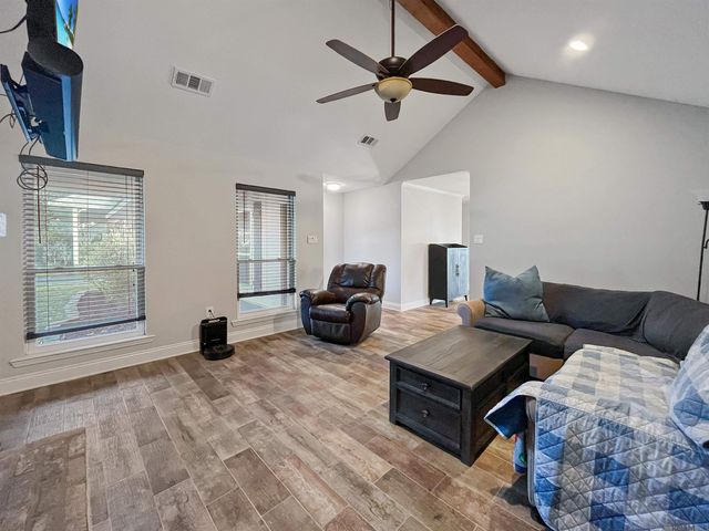 3822 Country View Dr, Baton Rouge, LA 70816