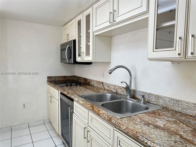 802 NW 87th Ave 315, Miami, FL 33172
