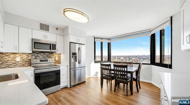 326 Prospect Avenue 8E, Hackensack, NJ 07601