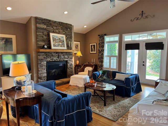 25 Copper Court, Hendersonville, NC 28792