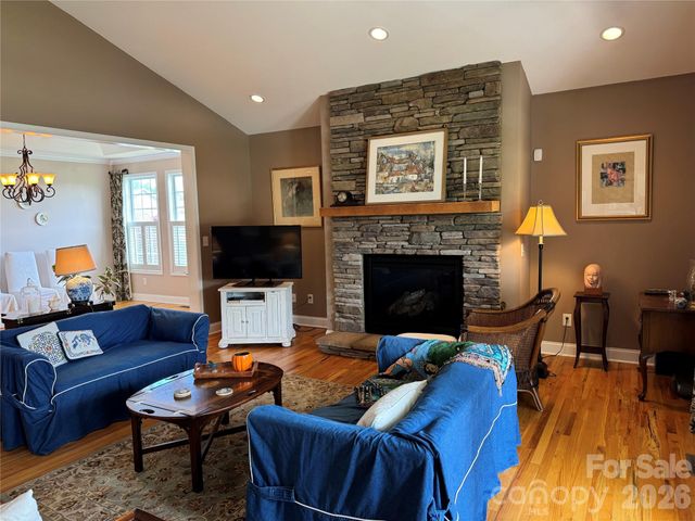 25 Copper Court, Hendersonville, NC 28792