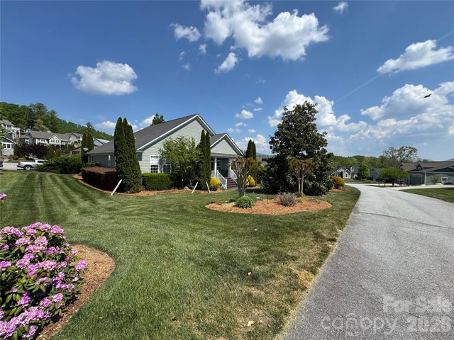 25 Copper Court, Hendersonville, NC 28792
