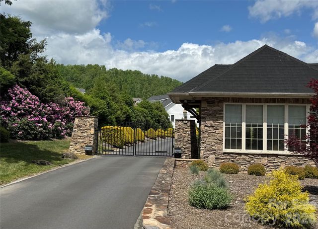 25 Copper Court, Hendersonville, NC 28792