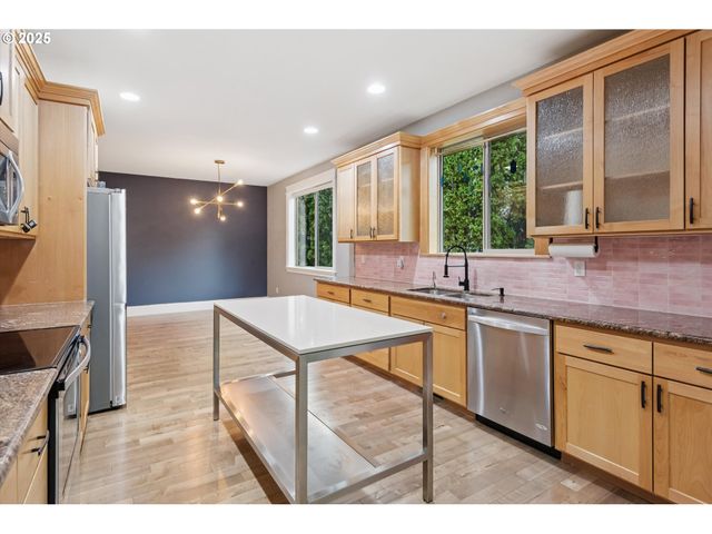 7484 Sw 194TH Ter, Beaverton, OR 97007